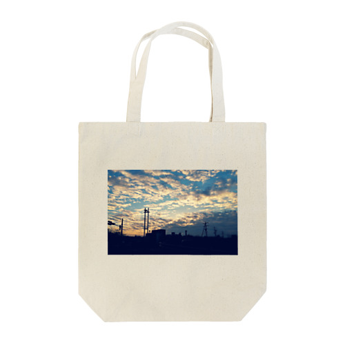 懐かしいあの日の空を思って Tote Bag