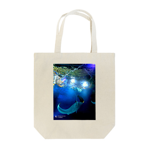 宇宙を飛ぶようなマンタ Tote Bag