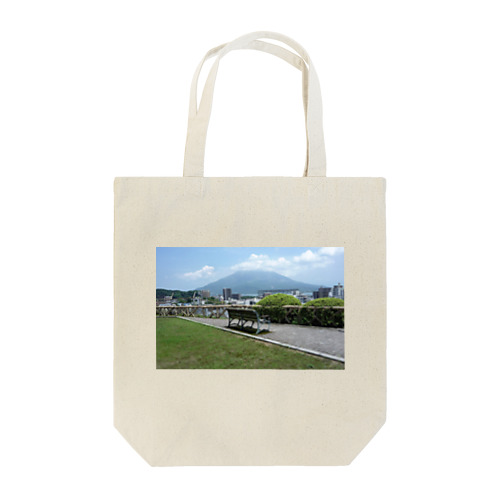 櫻島とベンチ Tote Bag