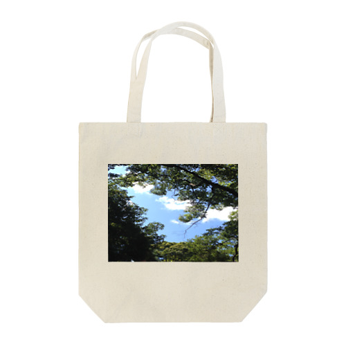 空と木々。 Tote Bag