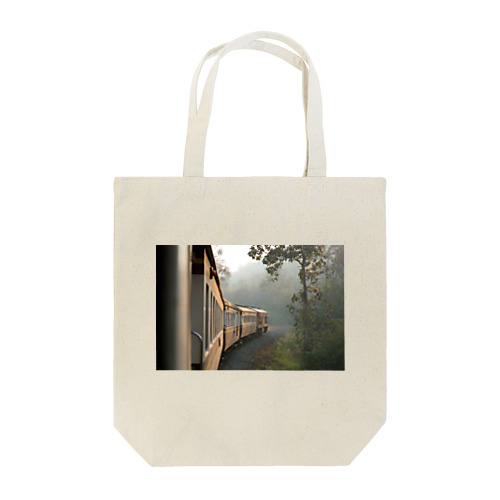 朝靄の中を駆け抜けるタイの鉄道 Tote Bag