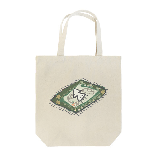 イカ、絨毯で寝そべる Tote Bag