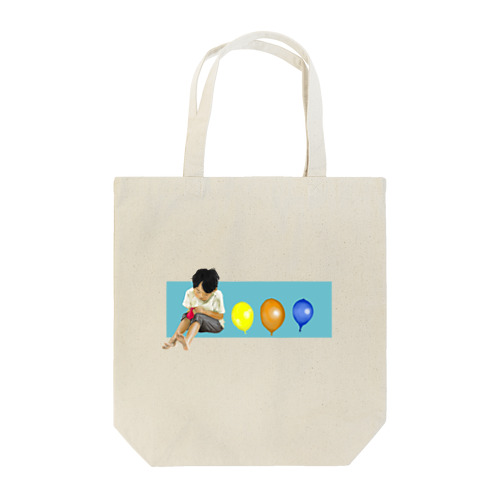 風船で遊ぶ息子 Tote Bag