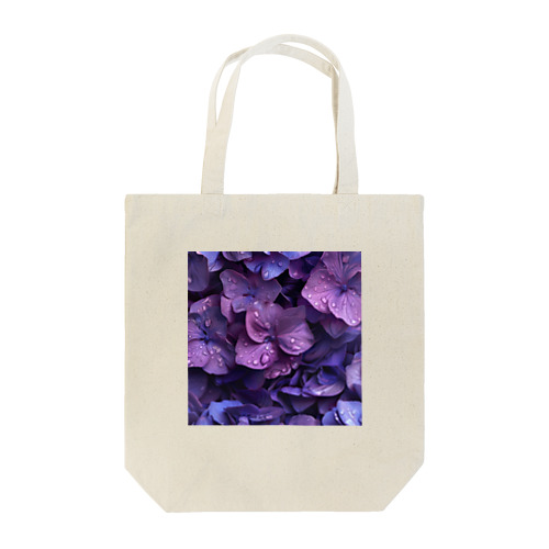 雨に濡れた紫色の紫陽花の花３ Tote Bag