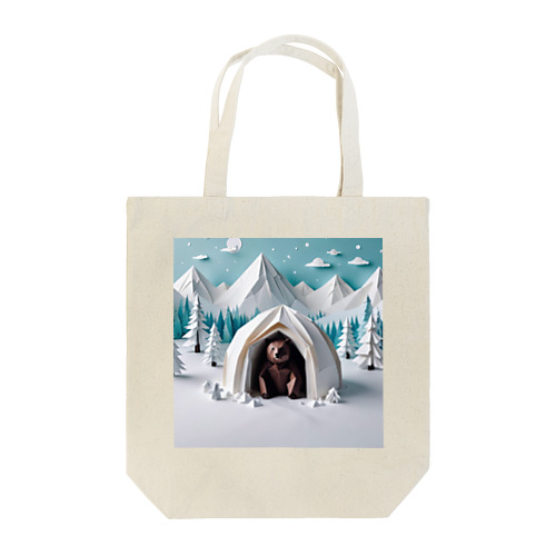 雪原で、かまくら作りをするクマ Tote Bag