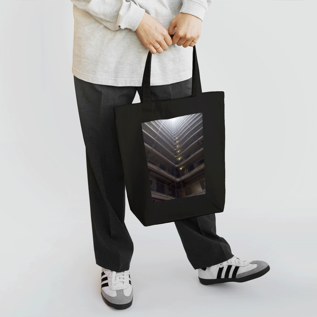 HT  Streets & PhotosのBlack White Streets Tote Bag