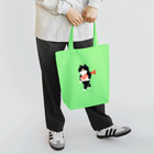 SUIMINグッズのお店の海老の握り寿司を機嫌よく運ぶねこ Tote Bag