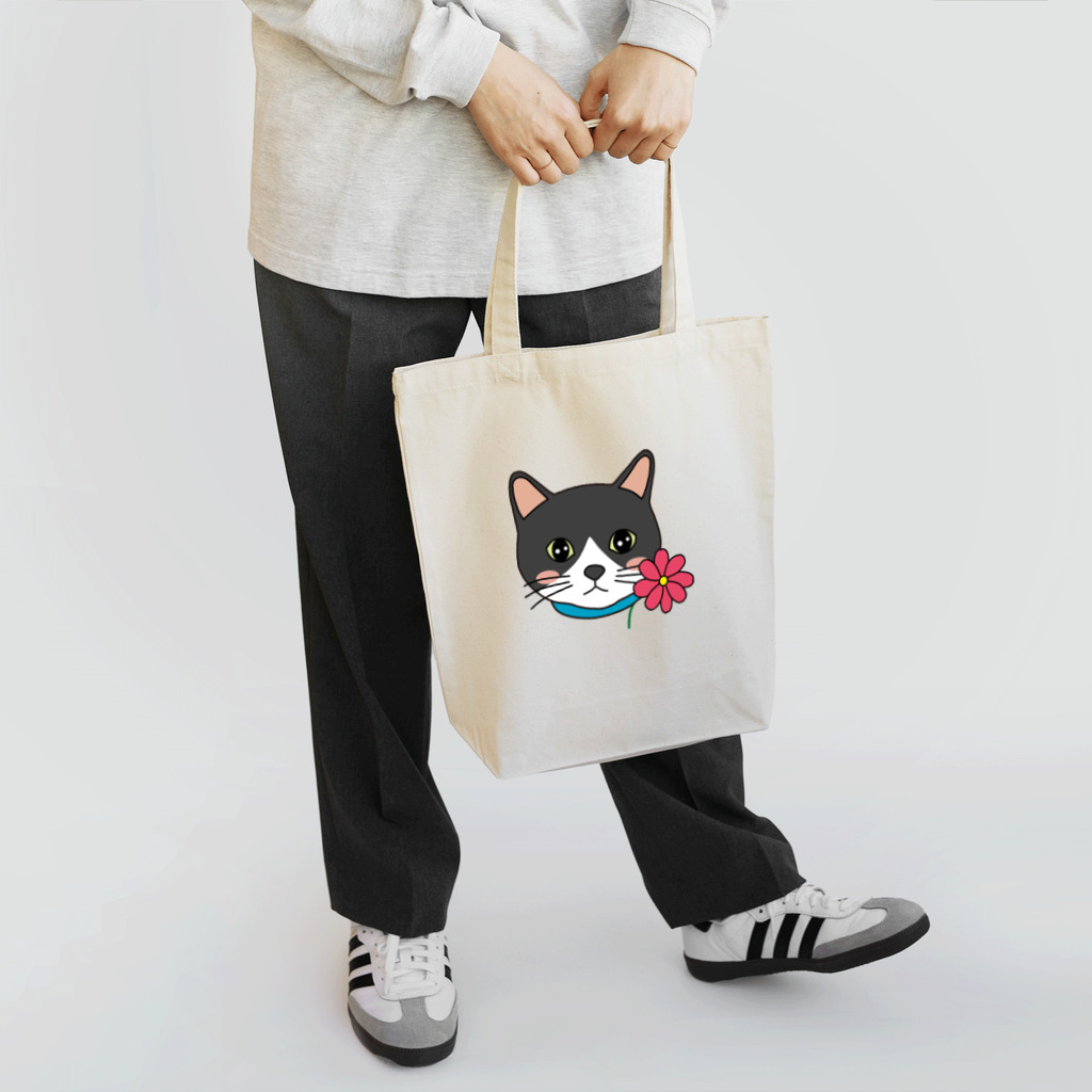 photo-kiokuのコスモスを付けている猫【しじみ】 トートバッグ