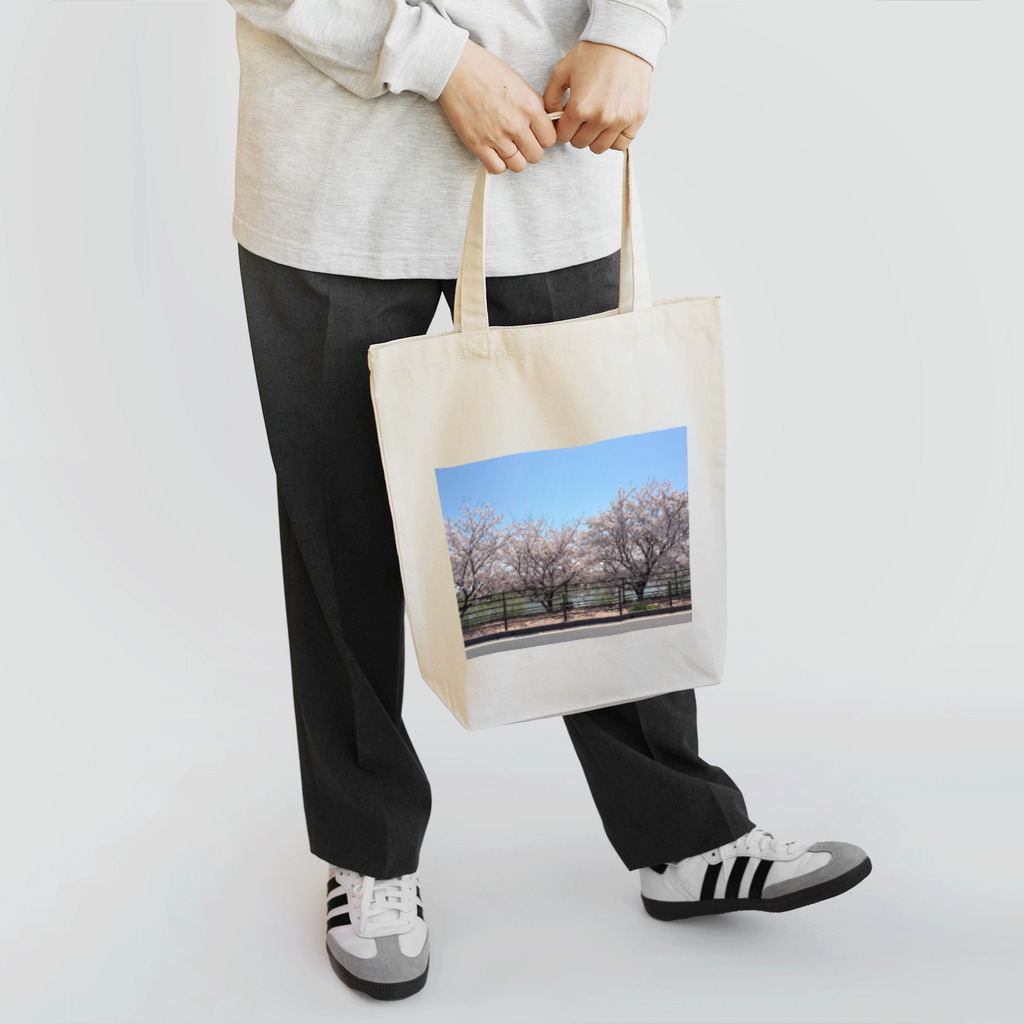 えのもと ともかの桜を連れて出かける Tote Bag