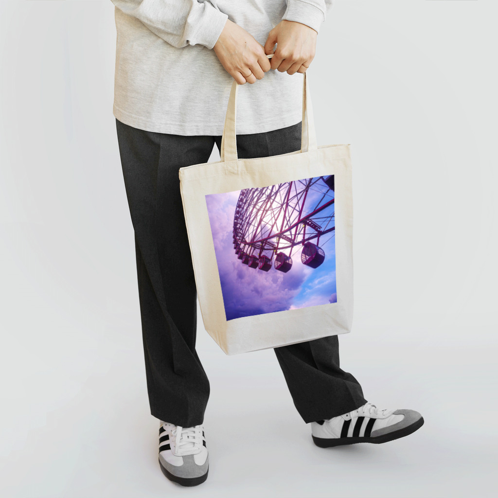 taka_1026のど迫力雲と観覧車 Tote Bag