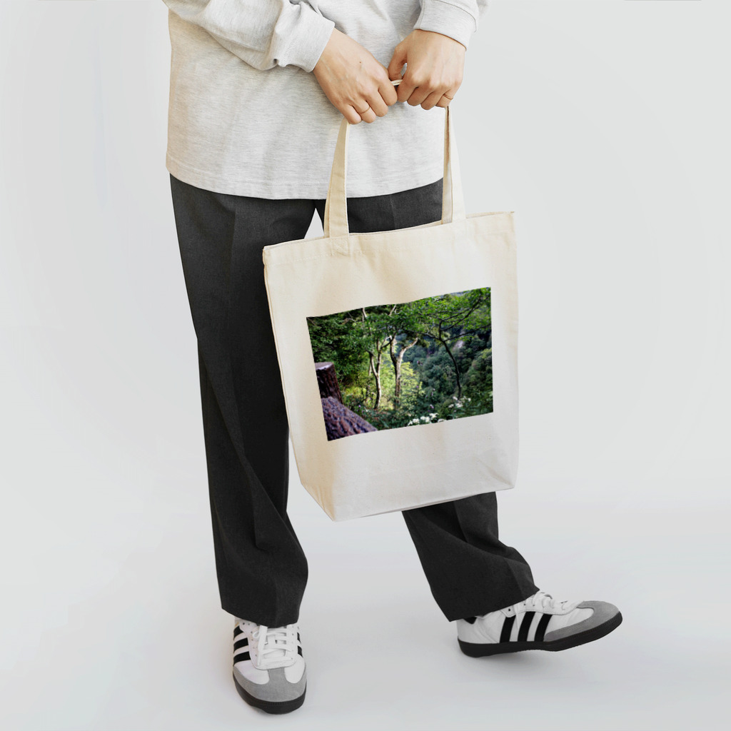 RyoY_ArtWorks_Galleryの傾斜に咲き誇る花 トートバッグ
