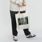 写真館の自然の中に Tote Bag