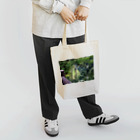 RyoY_ArtWorks_Galleryの傾斜に咲き誇る花 トートバッグ