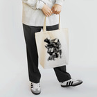 白黒灰脂オリジナルイラストグッズSHOP『熊猫動物園』の【ROCKOLOID SAULUS】type-VOCALIST トートバッグ
