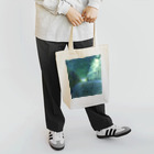 世界の絵画アートグッズのウジェーヌ・ヤンソン《黄昏の中で》 Tote Bag