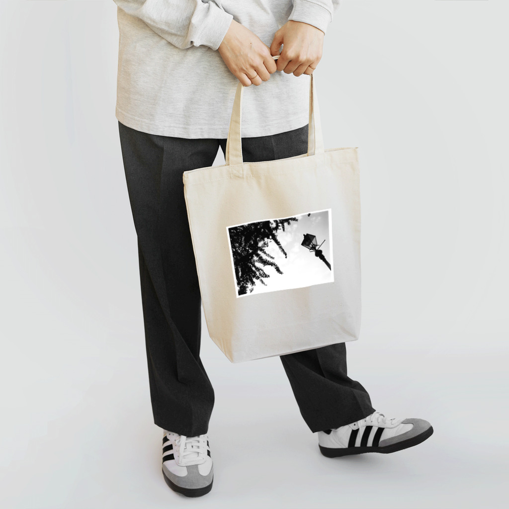 アリエルの空想鉱物店 "Arier's Imaginary Mineral Shop"の横浜の風景〈ガス灯と銀杏〉 Tote Bag