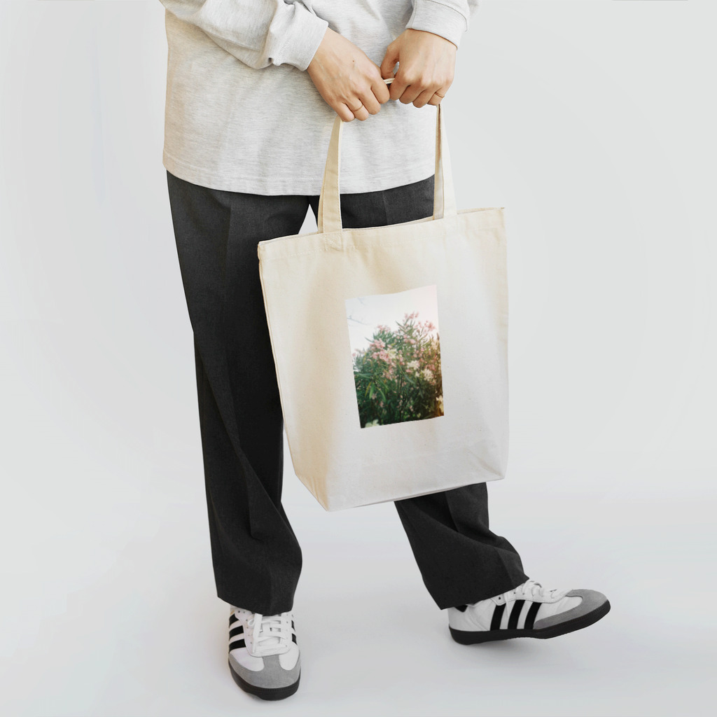 omusubi panのピンク ホワイト FLOWERS Tote Bag