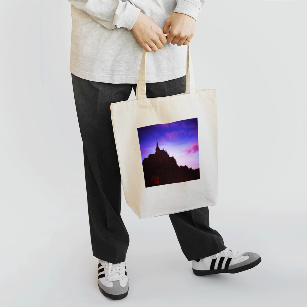 Aya HitakaのMont Saint Michel Tote Bag