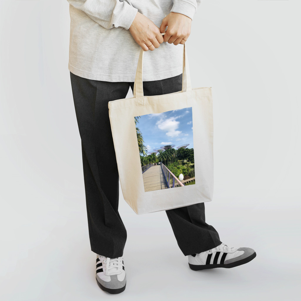 Komanech_outdoorsのGardens by the Bay in Singapore Tote Bag