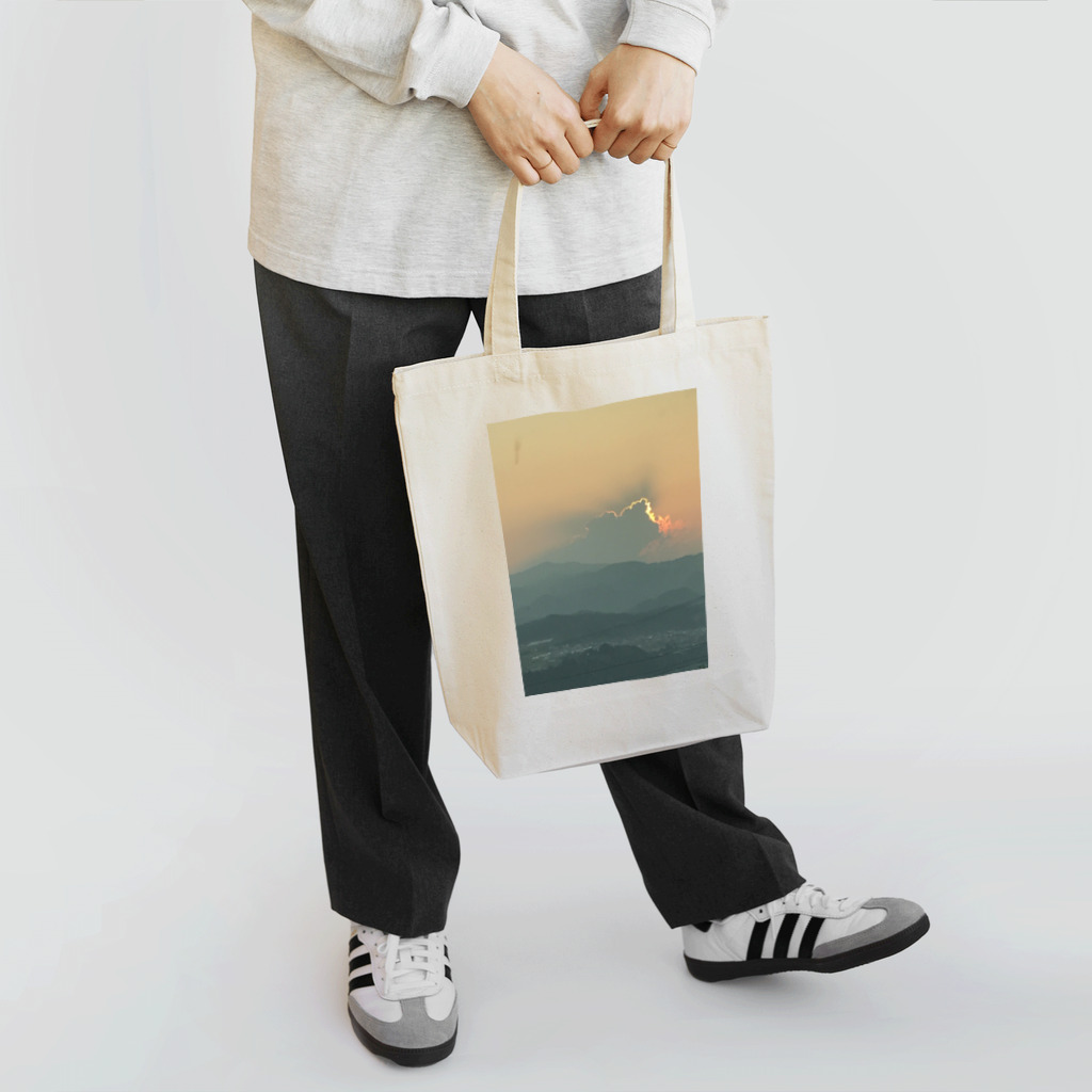 charmeの夕日がひょっこりはん Tote Bag