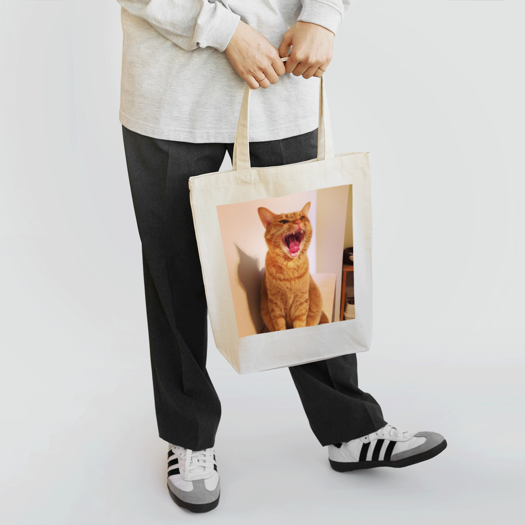 kojikaのあくびしている猫です Tote Bag