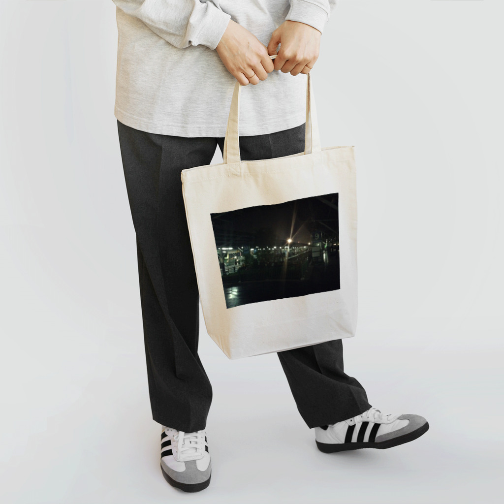 magasiaのホアランポーン駅の夜 Tote Bag