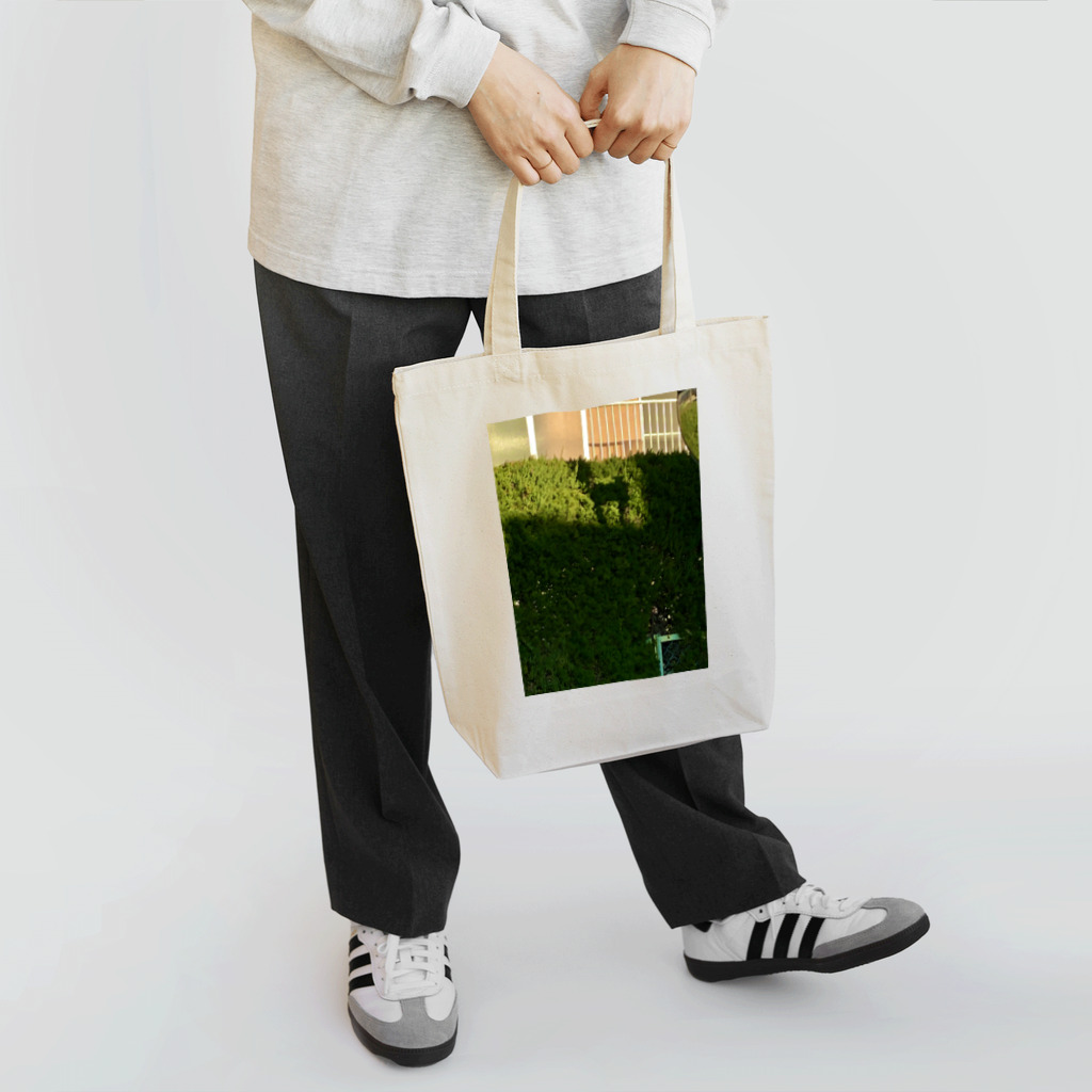 Ueda TakayasuのBlack Pony Tote Bag