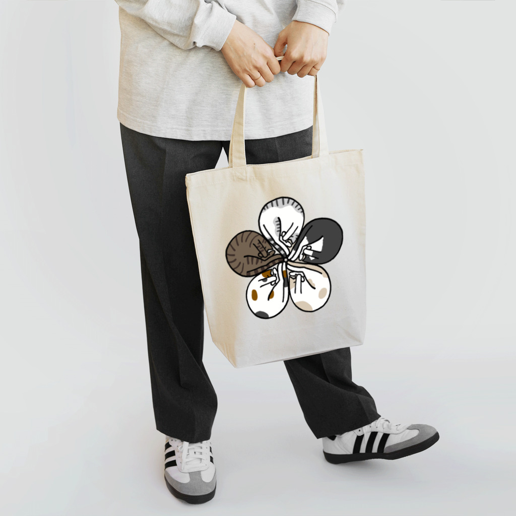 梅咲イラストワークの眠り猫の花紋（背景なし） トートバッグ