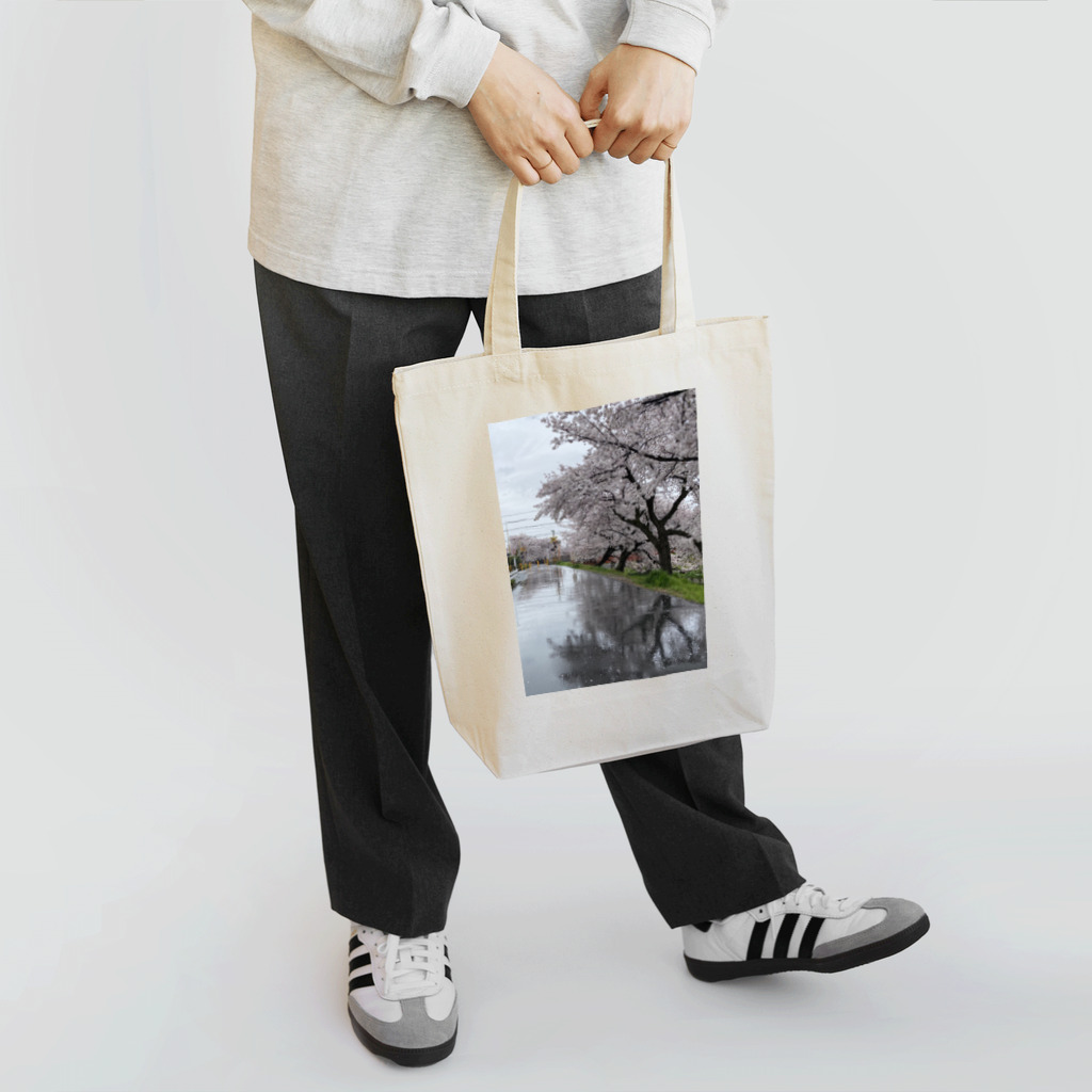 自称エモエモ商店 の桜と踏切のウユニ塩湖風 トートバッグ