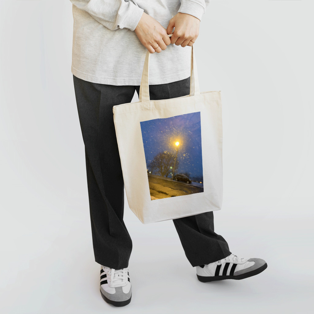 eto piricaの雪降る夜に Tote Bag