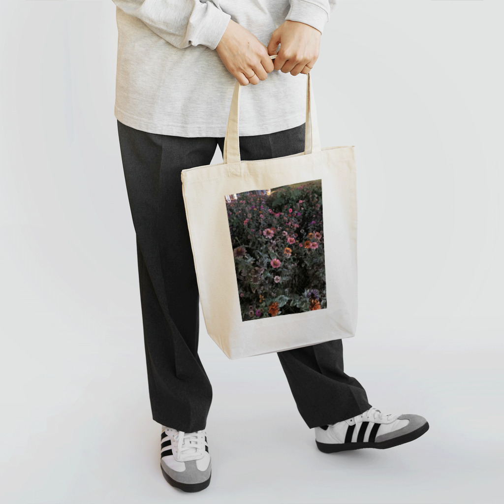 melaniemelのMidnight garden Tote Bag