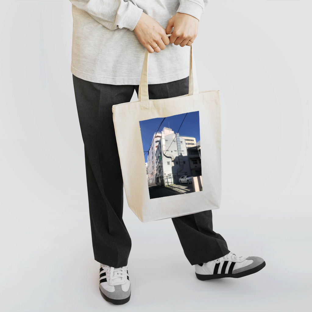 うやうやの藤沢駅の近くののビルの写真 Tote Bag