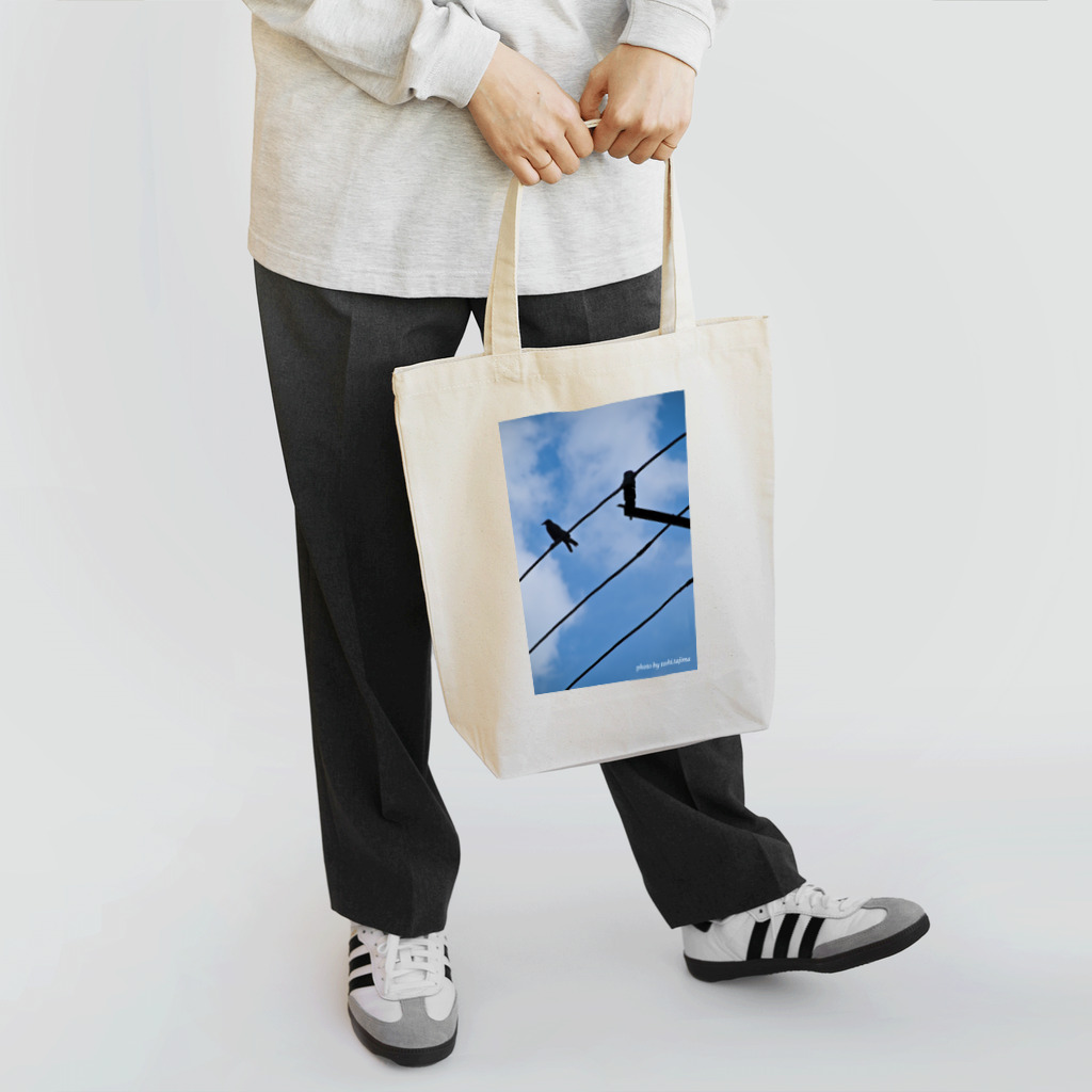 トシタジマの店の青空カラス Tote Bag