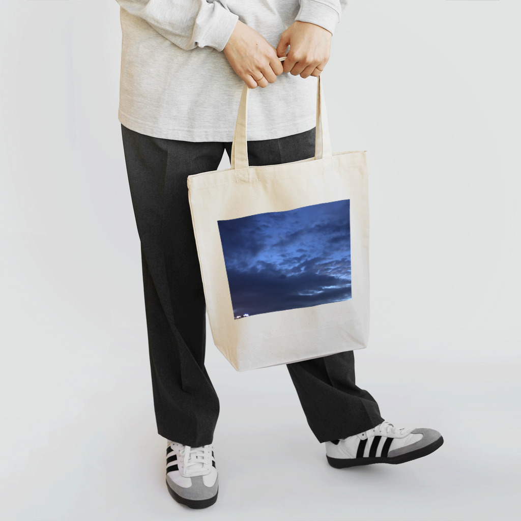 lulunkaの不穏な空 Tote Bag