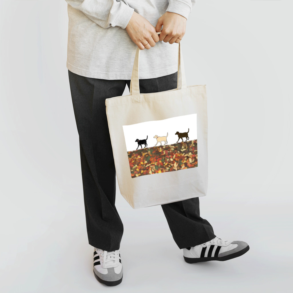 ナミノコ雑貨店のオータムラブラドール Tote Bag