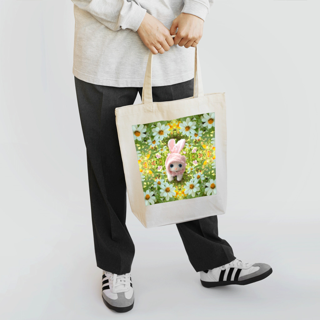 ❀おちゃめの部屋❀の草原をお散歩するミルキーちゃん☆ Tote Bag