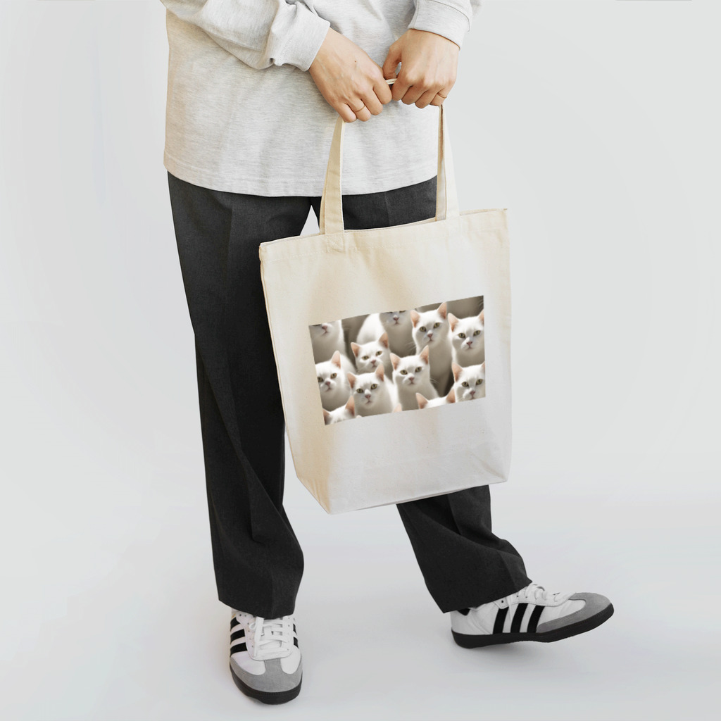 kiryu-mai創造設計の白猫ぎっしり Tote Bag