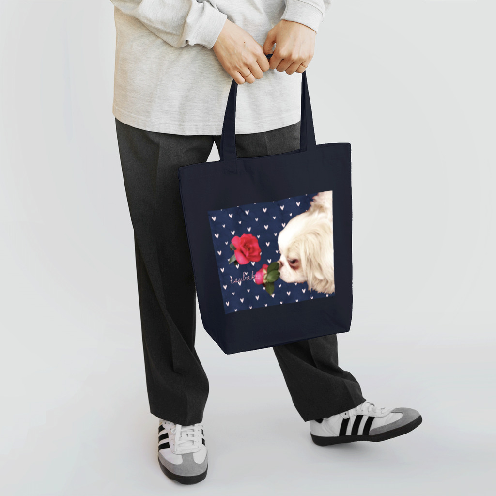 えんつばこーず【狆と茶狆とマルーキー】のお嬢さまはお花が好き、椿［狆］ Tote Bag