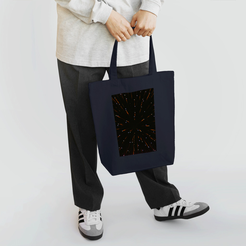 一瞬の花火の四方に広がる Tote Bag