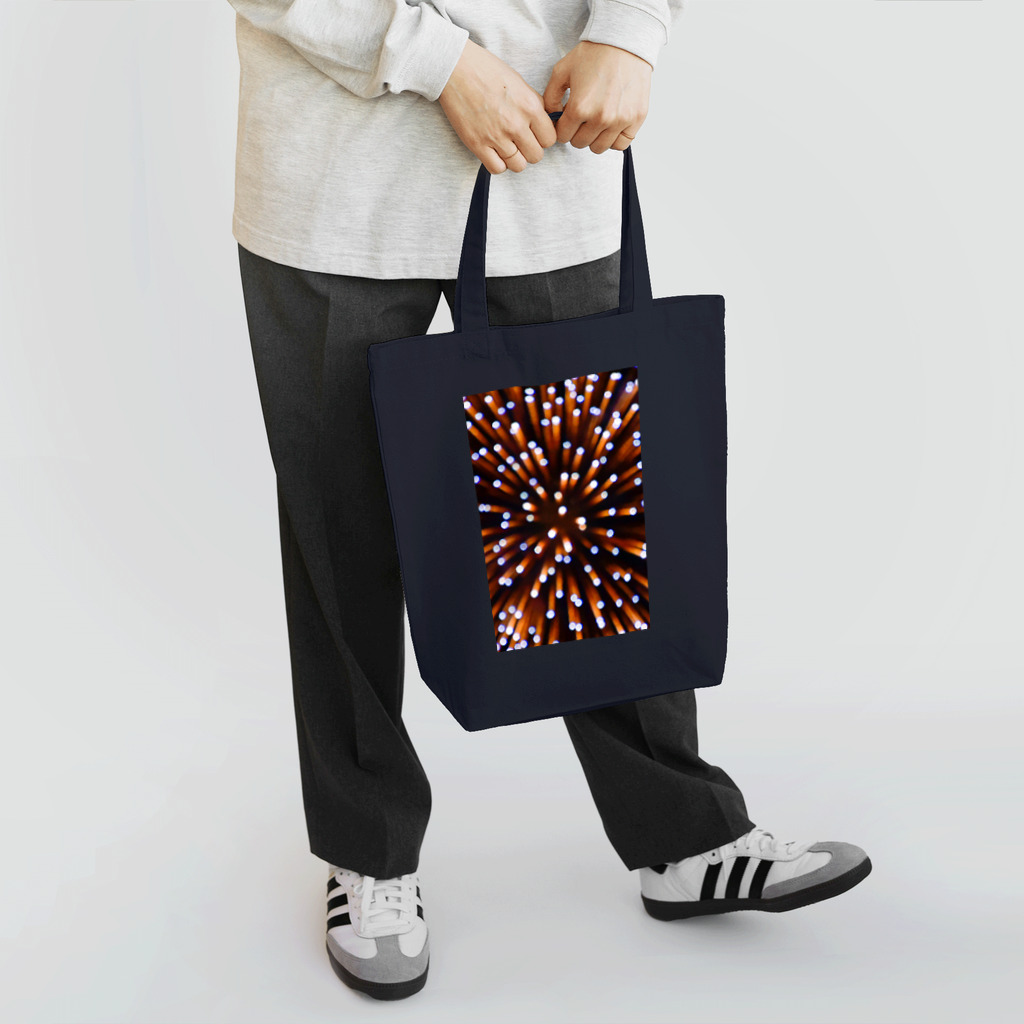 一瞬の花火の開く花火の世界 Tote Bag