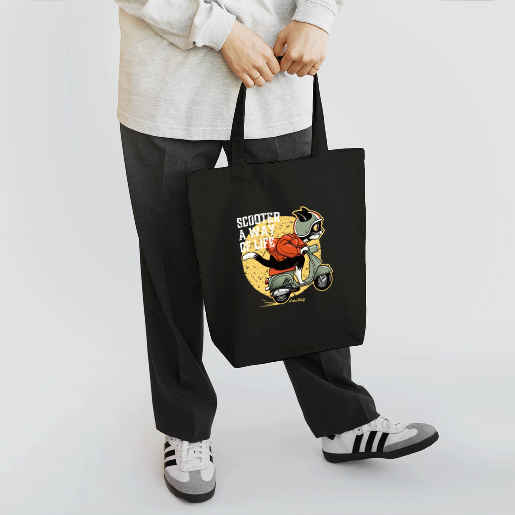 AckeeWolf Art Shopのスクーターに乗った猫 Tote Bag