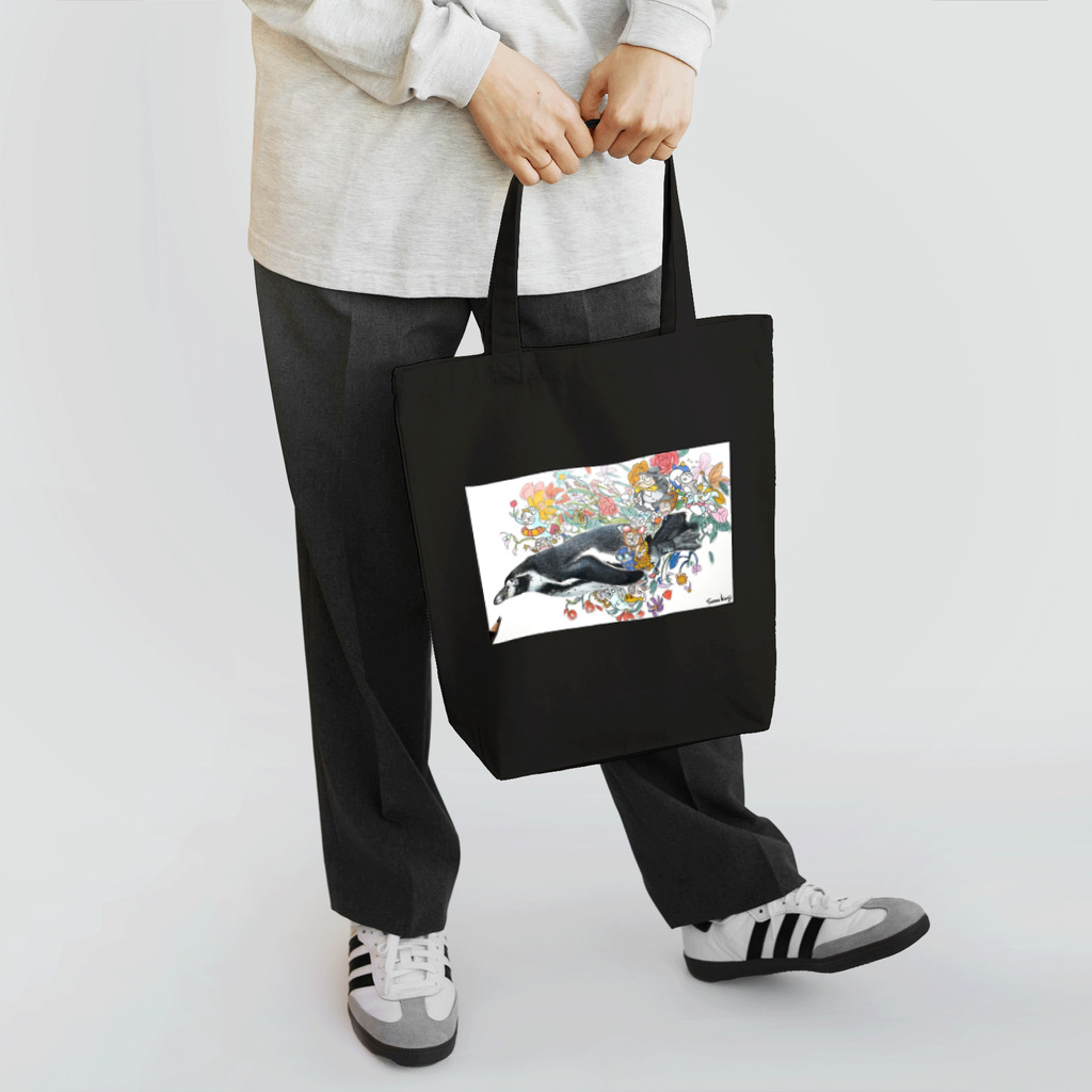 Sonna Kanjiのグッズのペンギン達と花 Tote Bag