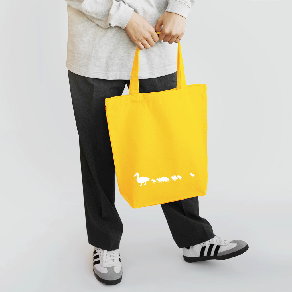 中野ピク氏ショップ SUZURI支店の歩くカルガモの親子 白塗り Tote Bag