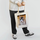 猫アートグッズのAdina Voicu 《Tabby cat with blue eyes》 Tote Bag