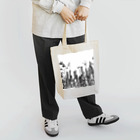 NT57(no title 57)のコンクリートジャングル Tote Bag