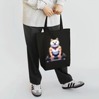 柴犬に囲まれたいのバーベルを上げようとするムキムキの白柴犬 Tote Bag