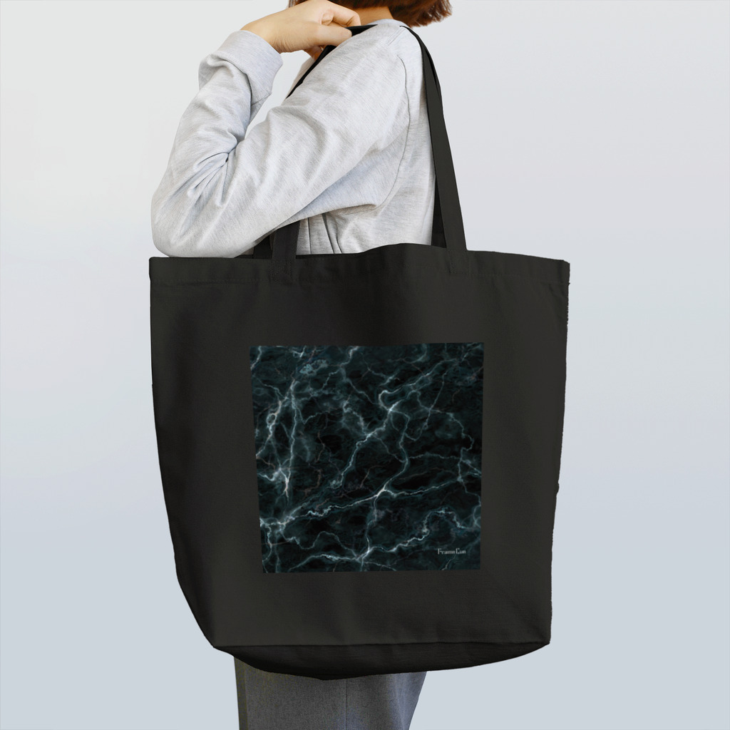 FrameCueの撮影雑貨店の撮影背景になるかも_大理石クラックBブラック Tote Bag