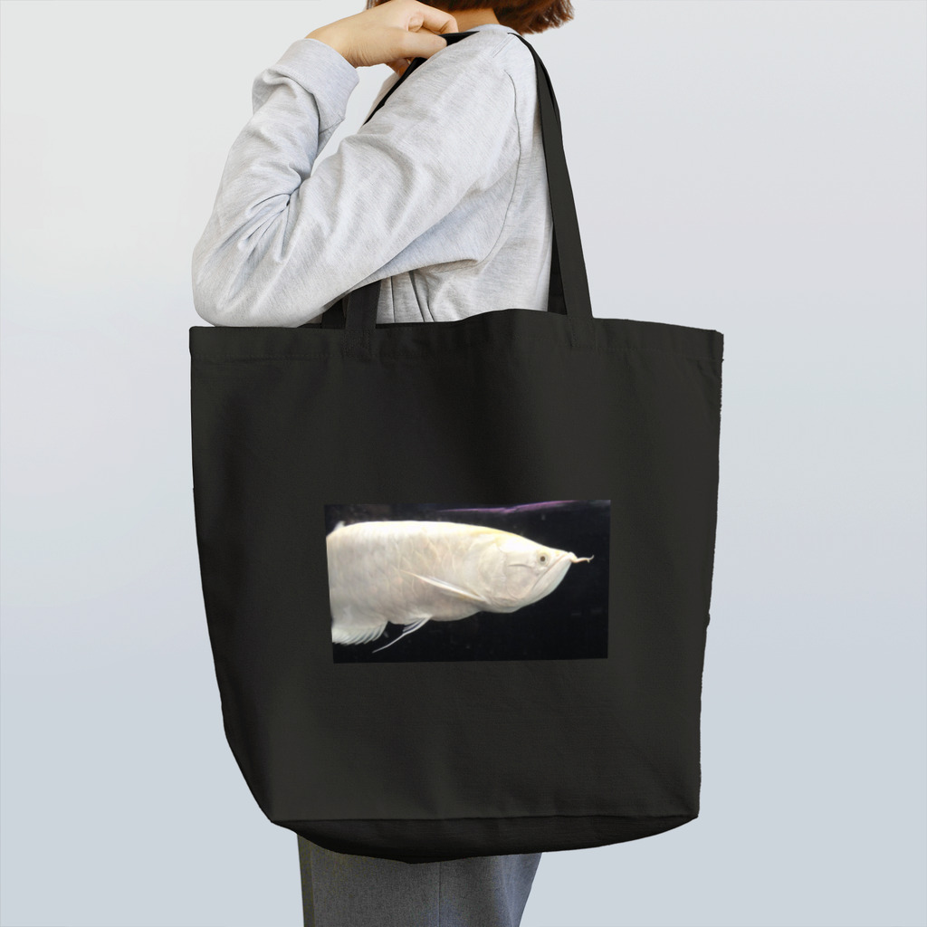 ツボちんのアルビノシルバーアロワナ Tote Bag