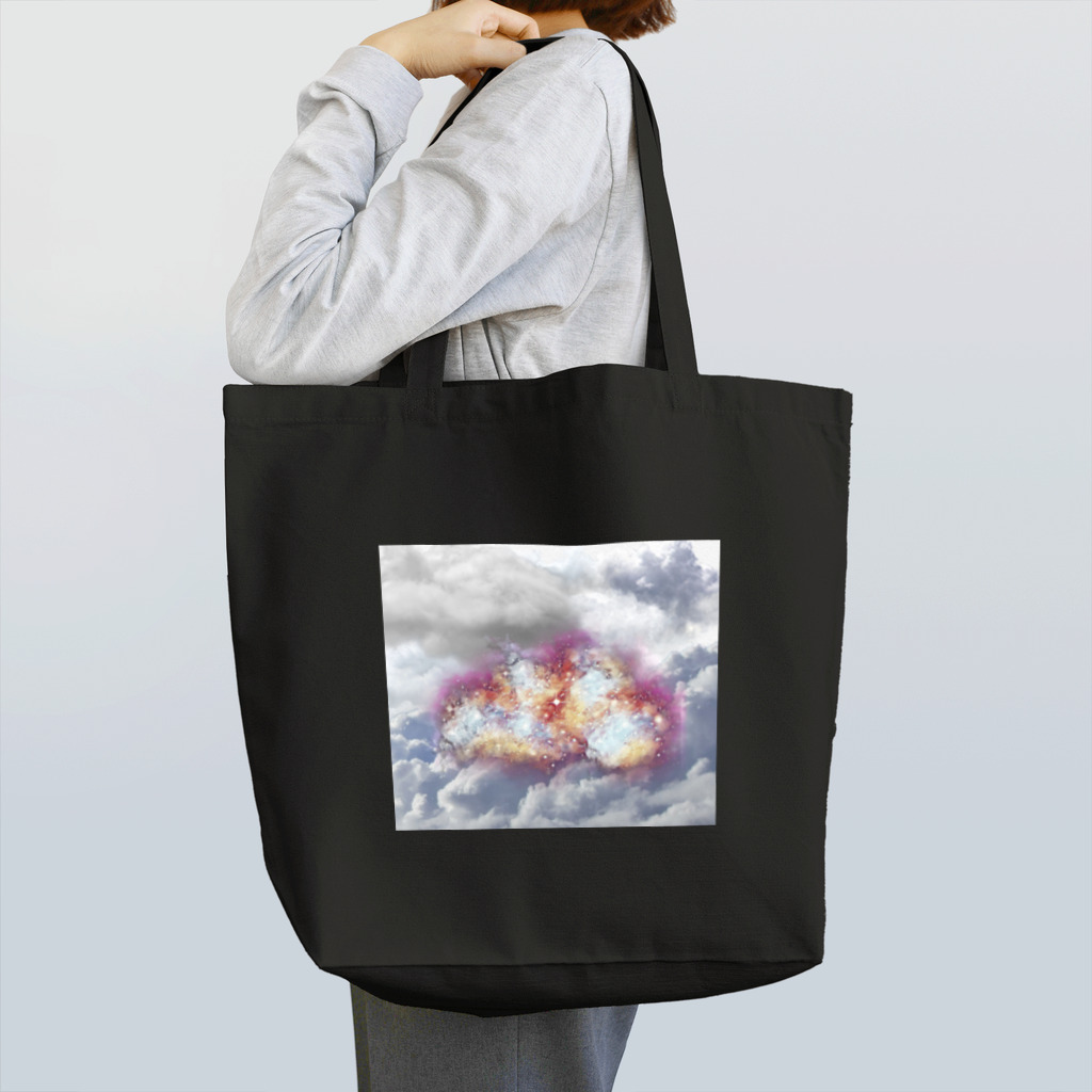 ピーちゃんの美しい雲の景色の中に一風変わったカラフル雲の出現 Tote Bag