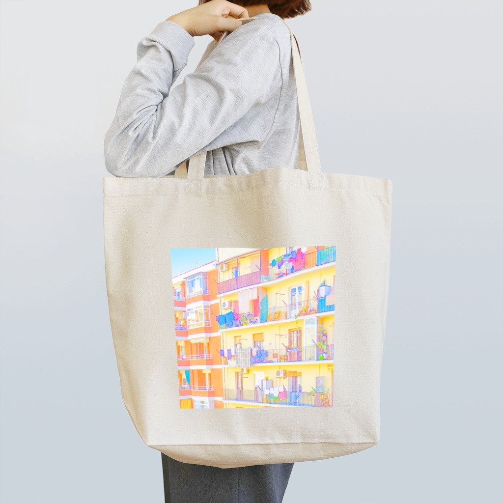 リンの工作室の朝の街 洗濯物 スクエア Tote Bag